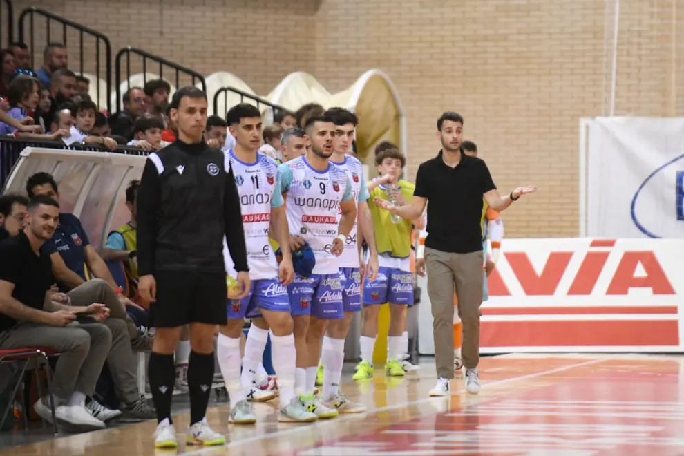 El Wanapix Sala 10 ha conseguido el ascenso de categoría a Primera División después de superar en un abarrotado pabellón Siglo XXI al Antequera (7-2).