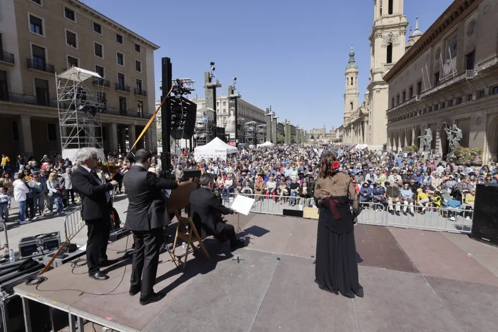 Multitudinario cierre de las fiestas Goyescas en Zaragoza.