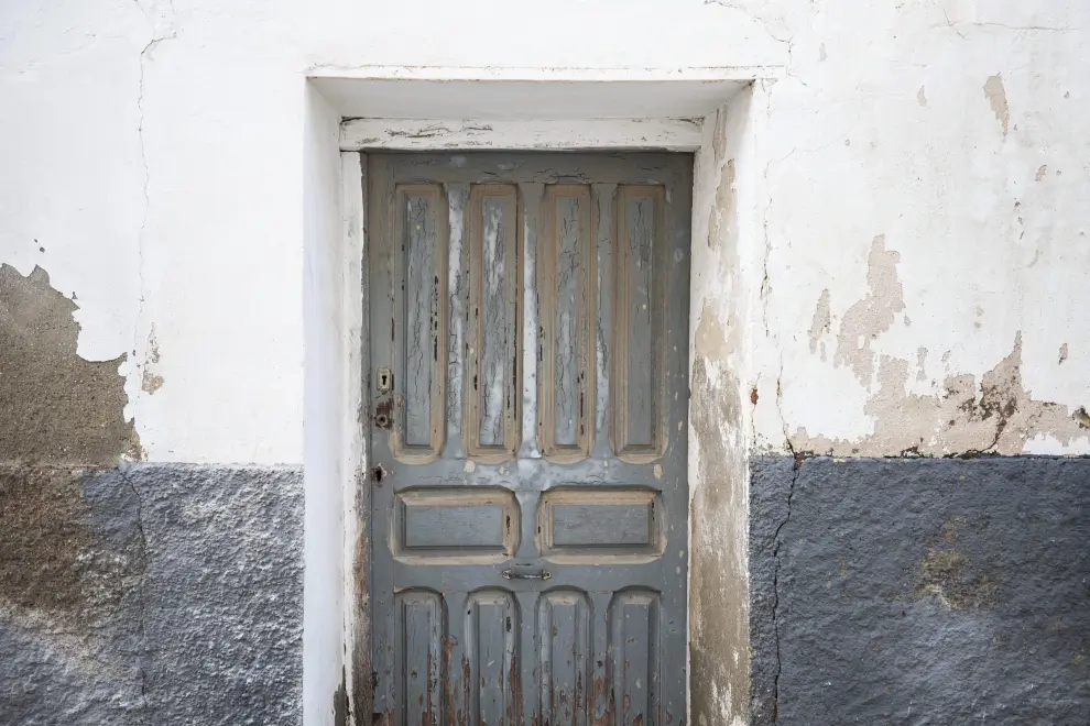 La puerta de una casa en Lumpiaque