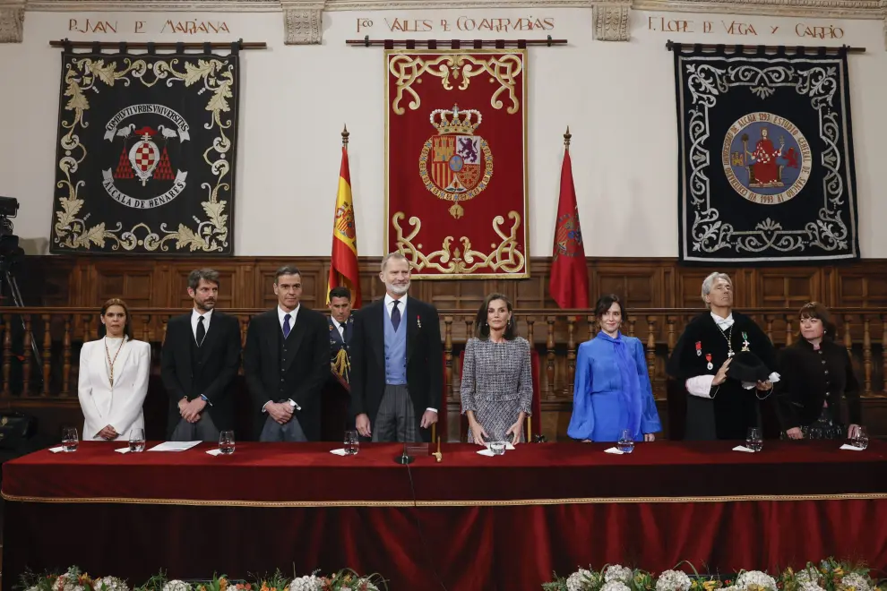 El escritor Luis Mateo Díez ha recibido el máximo galardón de las letras en español en una ceremonia presidida por los reyes de España en el Paraninfo de la Universidad de Alcalá de Henares.