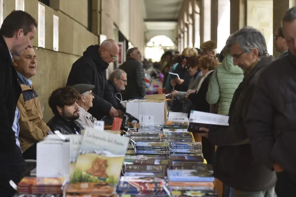 Puestos en los Porches de Galicia por el Día del Libro.