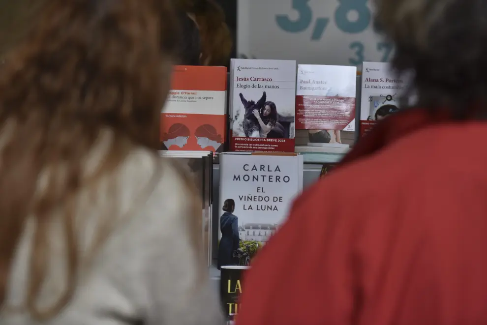 Puestos en los Porches de Galicia por el Día del Libro.