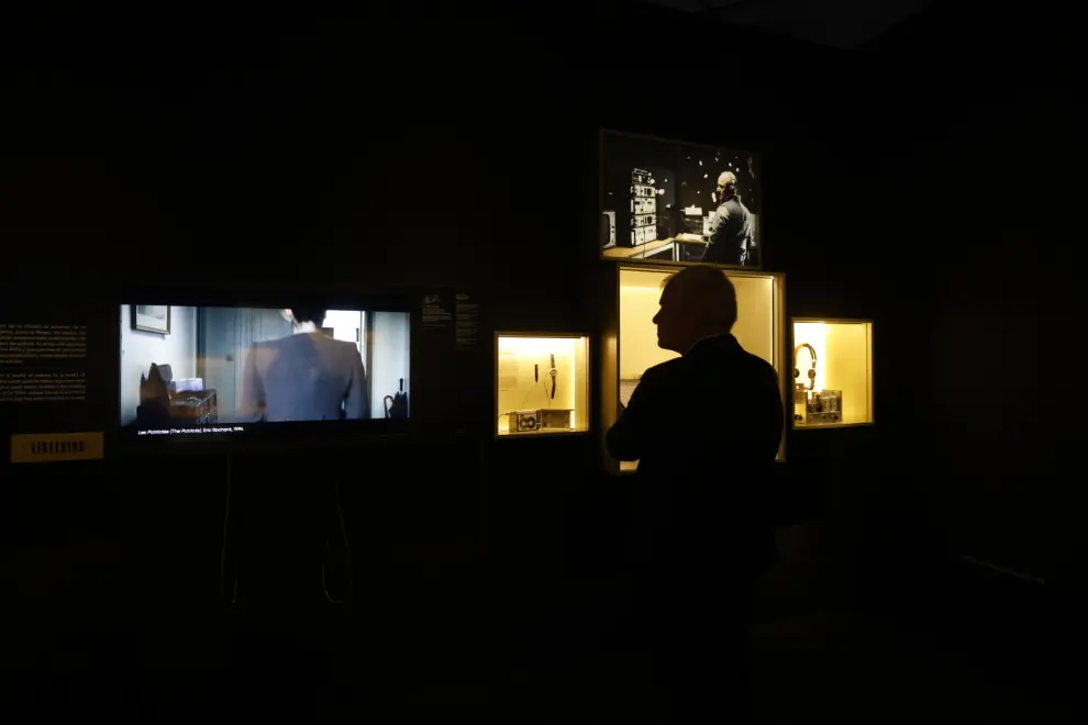 Exposición 'Top Secret. Cine y espionaje' en el Caixaforum de Zaragoza.