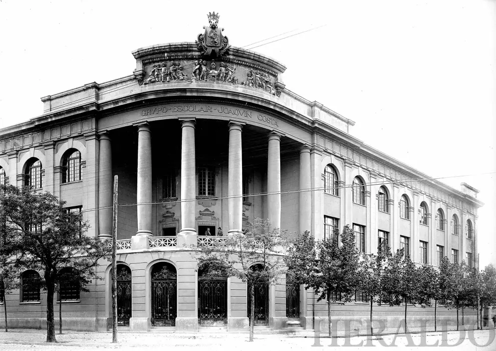 Fachada del Colegio Joaquín Costa de Zaragoza en los años 20.