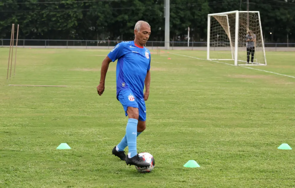 Romário de Souza vuelve a entrenar de manera profesional a los 58 años