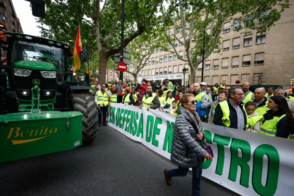 La protesta está convocada por Aragón es Ganadería y Agricultura (AEGA), asociación recientemente constituida para aglutinar el malestar del sector al margen de otras organizaciones agrarias.