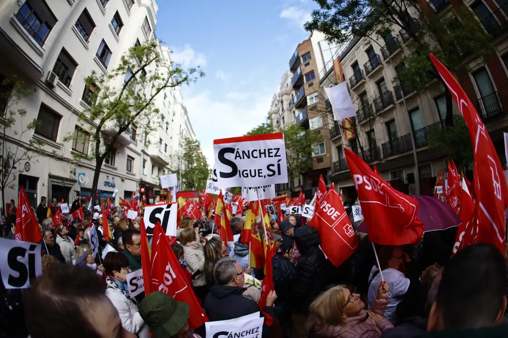 Militantes y dirigentes socialistas muestran su apoyo a Sánchez en Ferraz este sábado ESPAÑA PARTIDOS PSOE