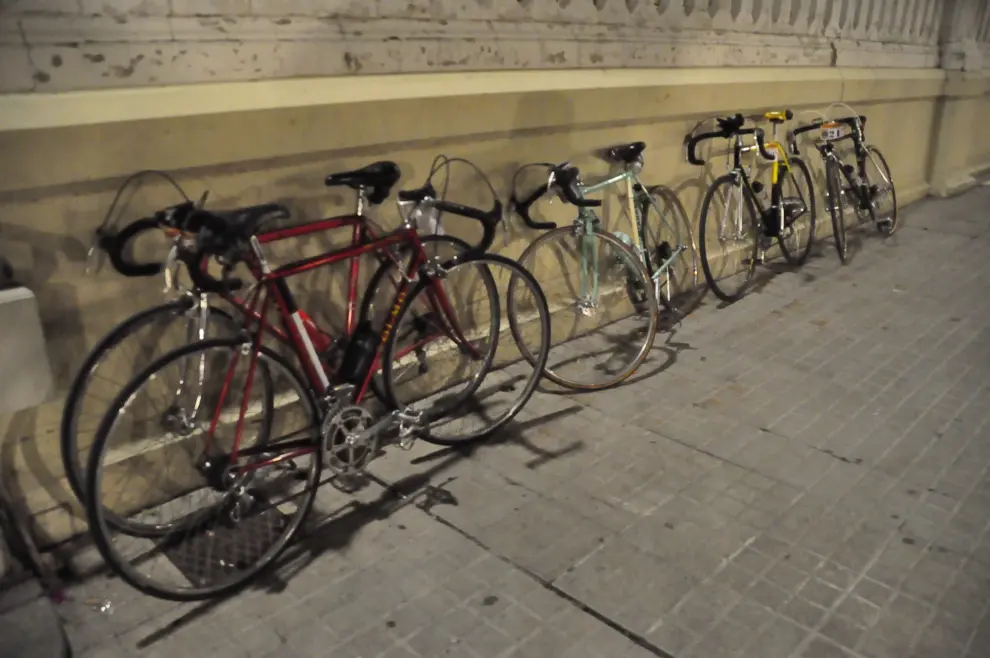 Marcha cicloturista nocturna de Huesca a Zaragoza en homenaje al oscense que fabricó la primera bicicleta en España, el herrero Mariano Catalán.