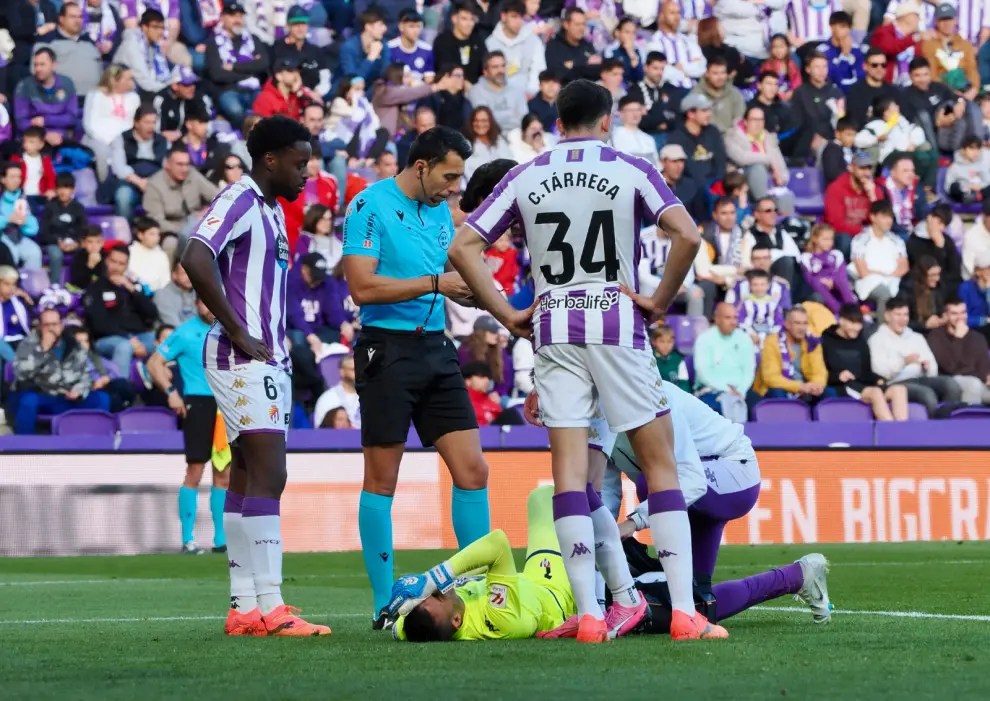 Un momento del partido entre el Valladolid y el Huesca