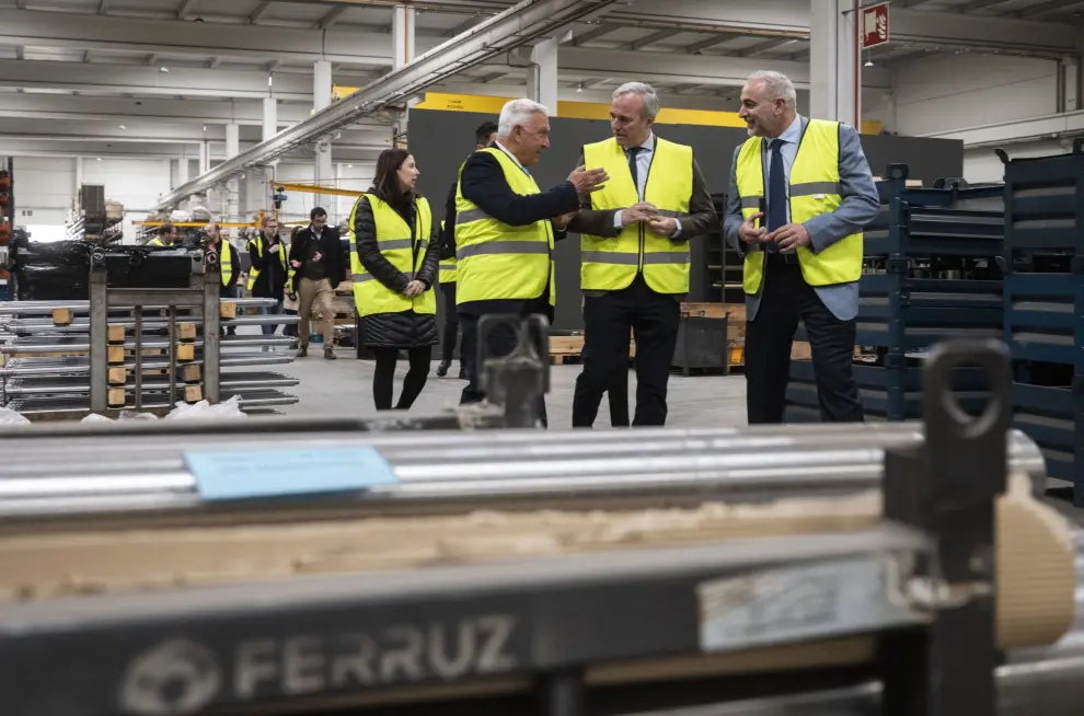 Visita de Jorge Azcón a las instalaciones de la empresa Ferruz, en el polígono PTR de Zaragoza