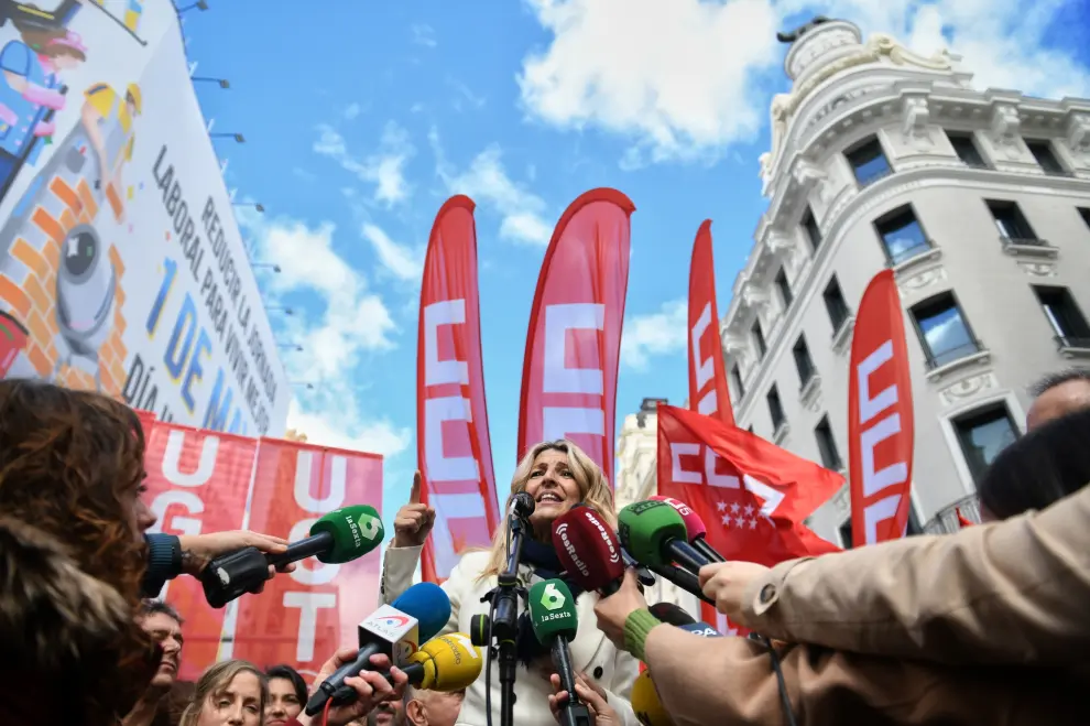 La vicepresidenta segunda y ministra de Trabajo, Yolanda Díaz, ofrece declaraciones a los medios durante la manifestación por el Día del Trabajador, a 1 de mayo de 2024.