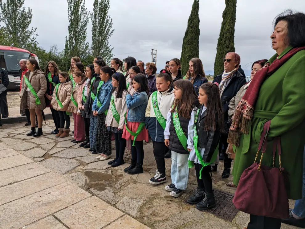 Vecinos de Huesca y de pueblos del entorno han cumplido con la tradición de la romería a Loreto del 1 de mayo.