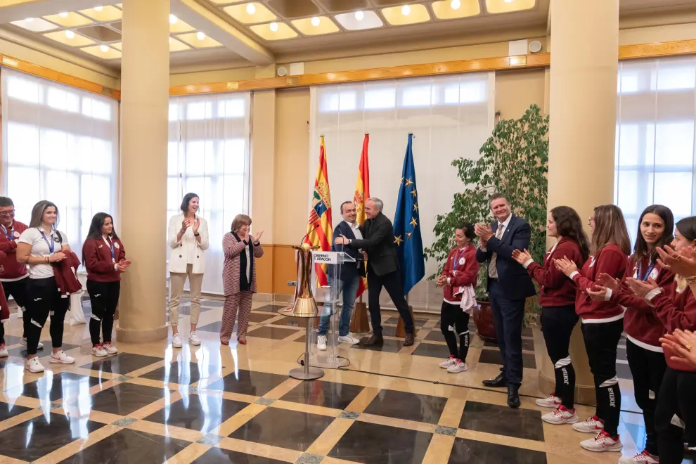 El club fragatino ha celebrado en el Edificio Pignatelli la consecución de la Champions femenina.