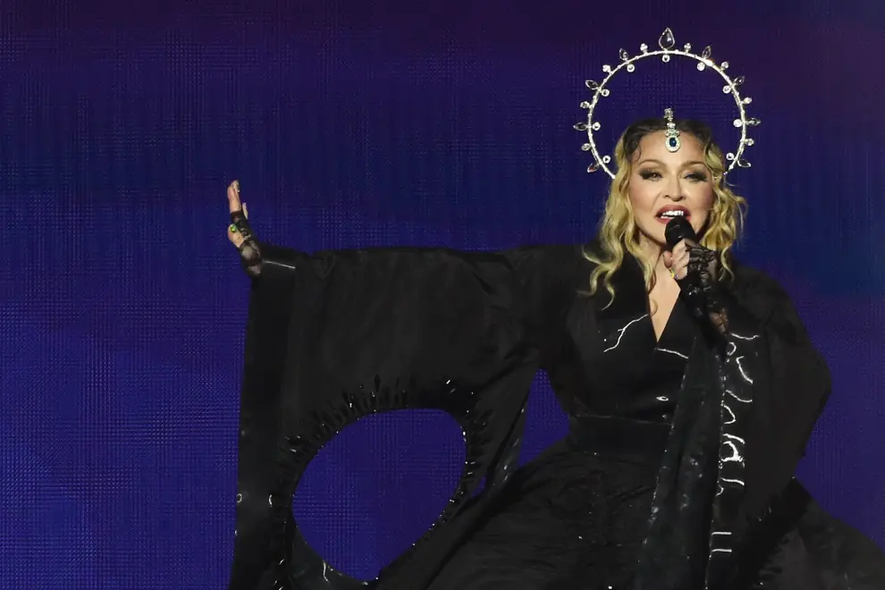 La cantante Madonna se presenta en un concierto gratuito, única presentación de su gira The Celebration Tour en Suramérica, este sábado en la playa de Copacabana en Río de Janeiro (Brasil).