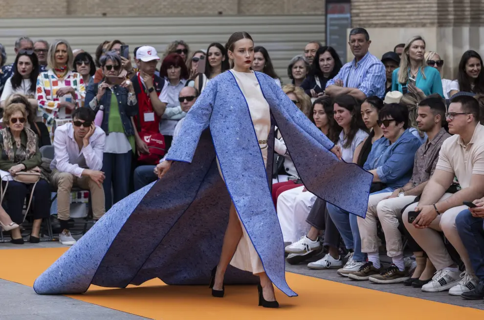 Desfile de la Aragón Fashion Street en la plaza del Pilar de Zaragoza: jovenes diseñadores y marcas aragonesas