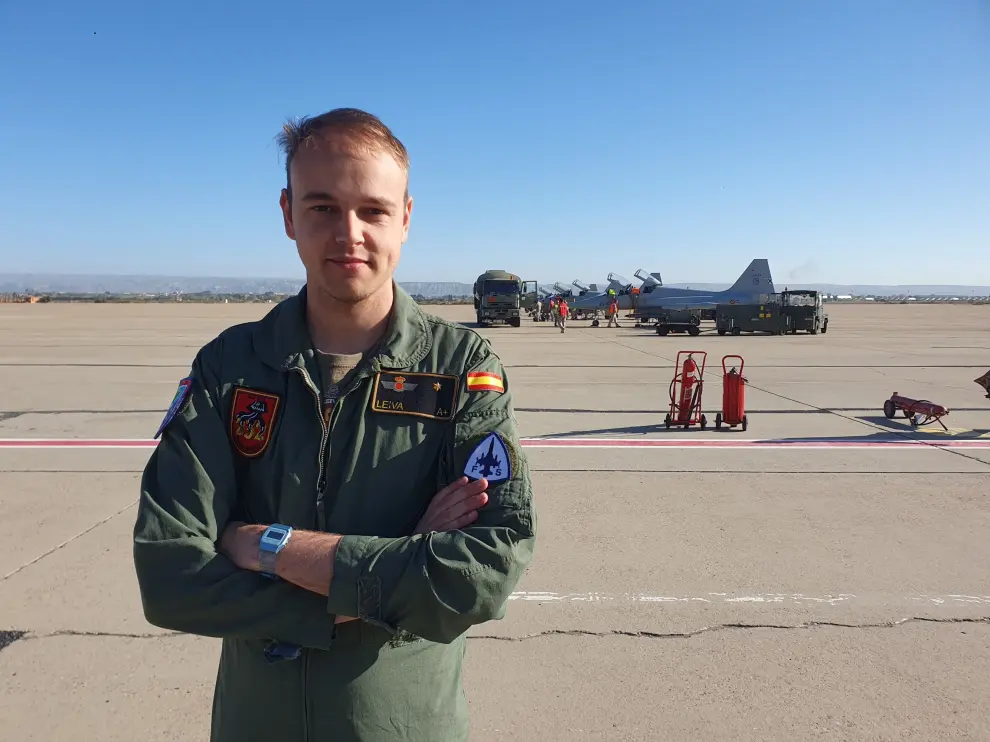 Pilotos de la Escuela de Caza y Ataque se preparan en la Base Aérea de Zaragoza