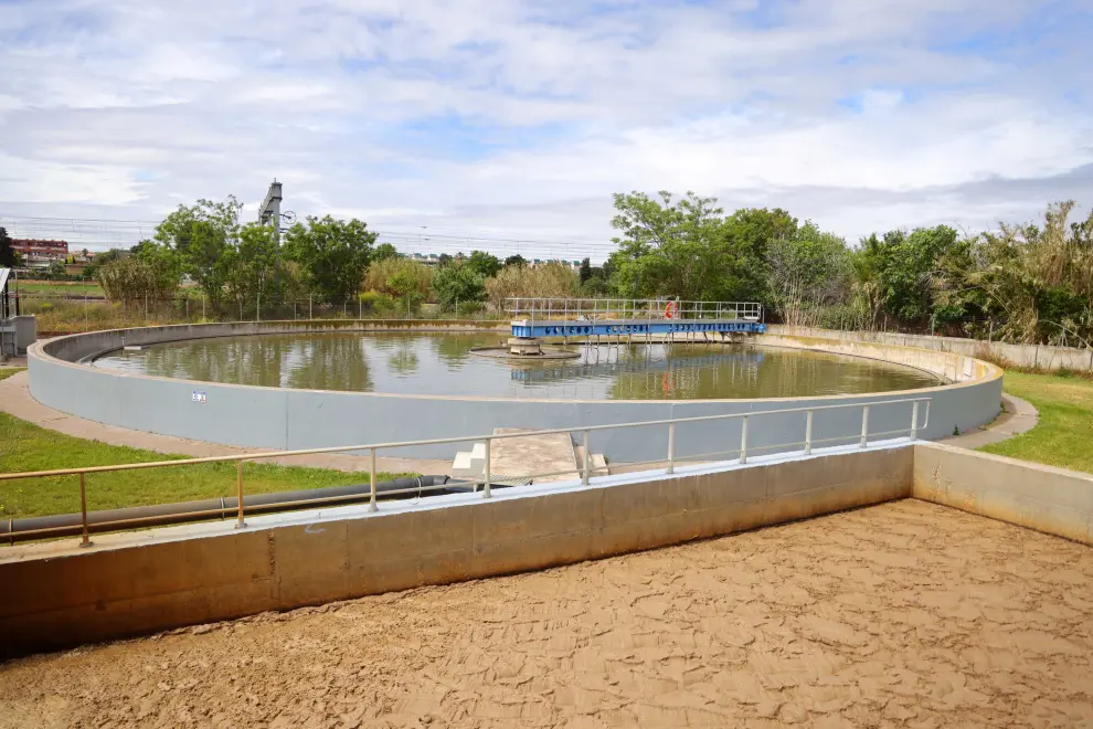 La planta funciona desde 1989 y en ella se tratan 34.530 metros cúbicos de aguas residuales al día.