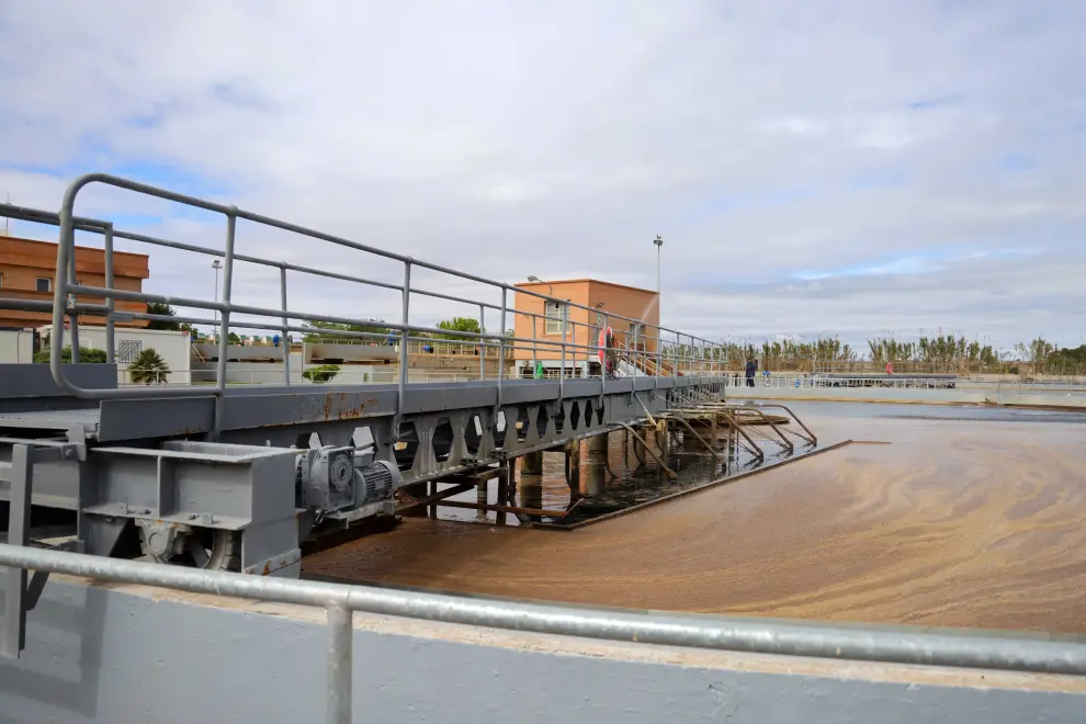 La planta funciona desde 1989 y en ella se tratan 34.530 metros cúbicos de aguas residuales al día.