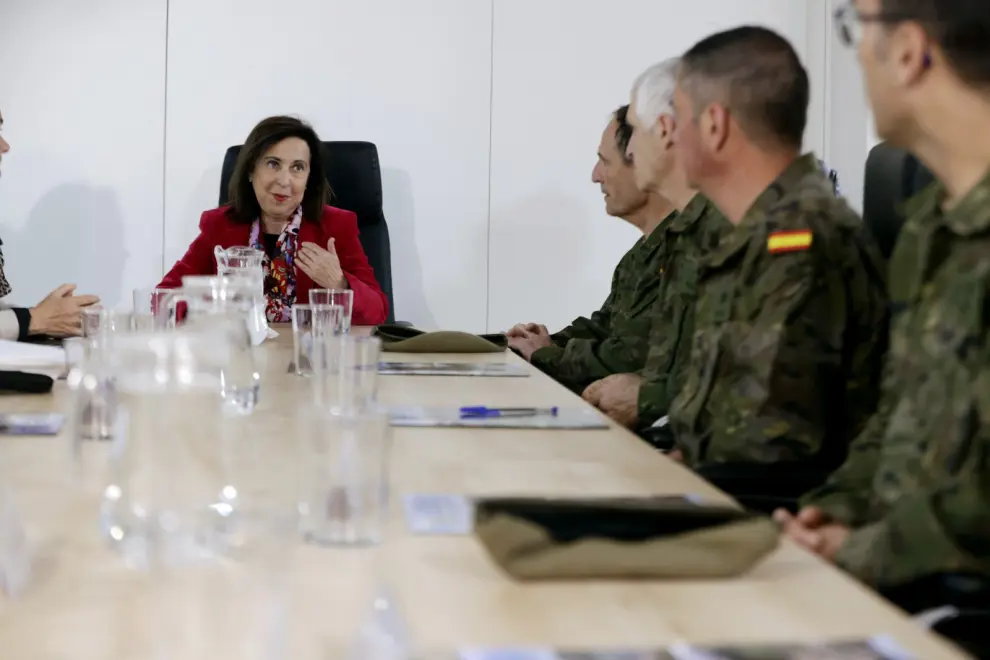 La ministra de Defensa, Margarita Robles, visita al regimiento de Pontoneros  y Especialidades de Ingenieros nº 12, en Zaragoza.