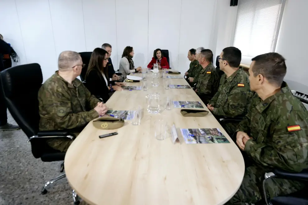 La ministra de Defensa, Margarita Robles, visita al regimiento de Pontoneros  y Especialidades de Ingenieros nº 12, en Zaragoza.