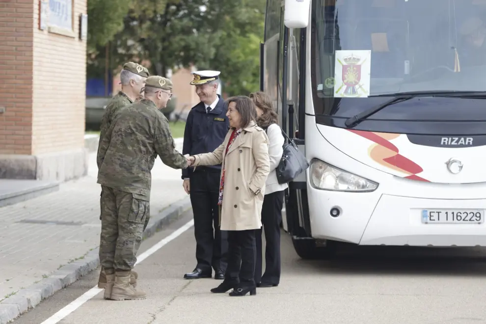 La ministra de Defensa, Margarita Robles, visita al regimiento de Pontoneros y Especialidades de Ingenieros nº 12, en Zaragoza.