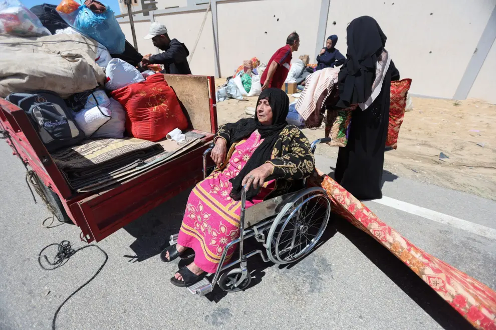 Palestinos huyen de Rafah tras ordenar Israel la evacuación completa