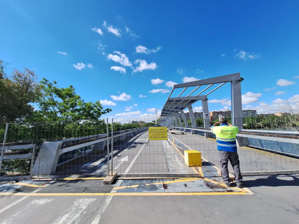 Comienzan los trabajos de reparación del puente del azud entre Vadorrey y Las Fuentes de Zaragoza.