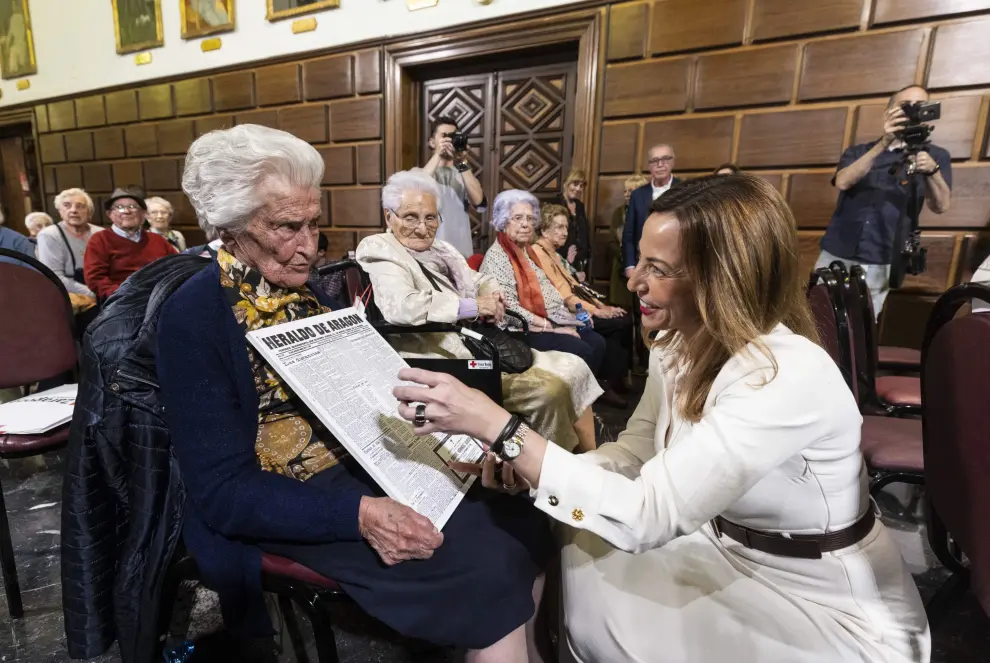 Homenaje en el Ayuntamiento de Zaragoza a las personas mayores de 100 años