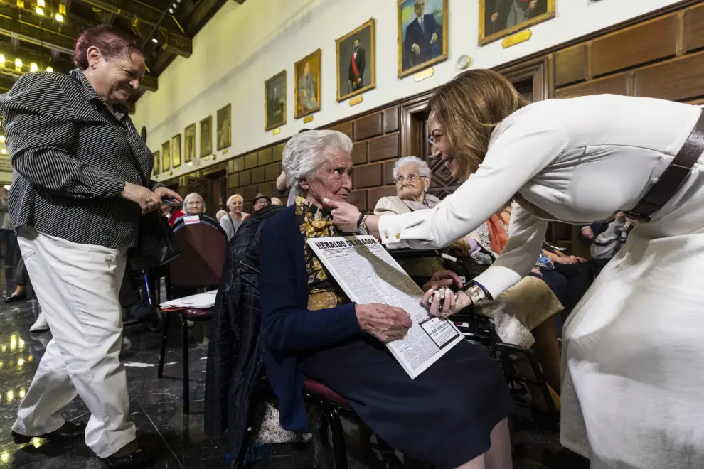 Homenaje en el Ayuntamiento de Zaragoza a las personas mayores de 100 años