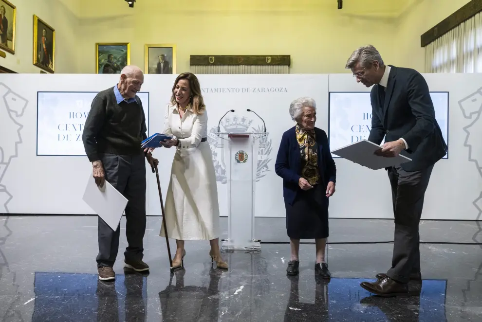 Homenaje en el Ayuntamiento de Zaragoza a las personas mayores de 100 años