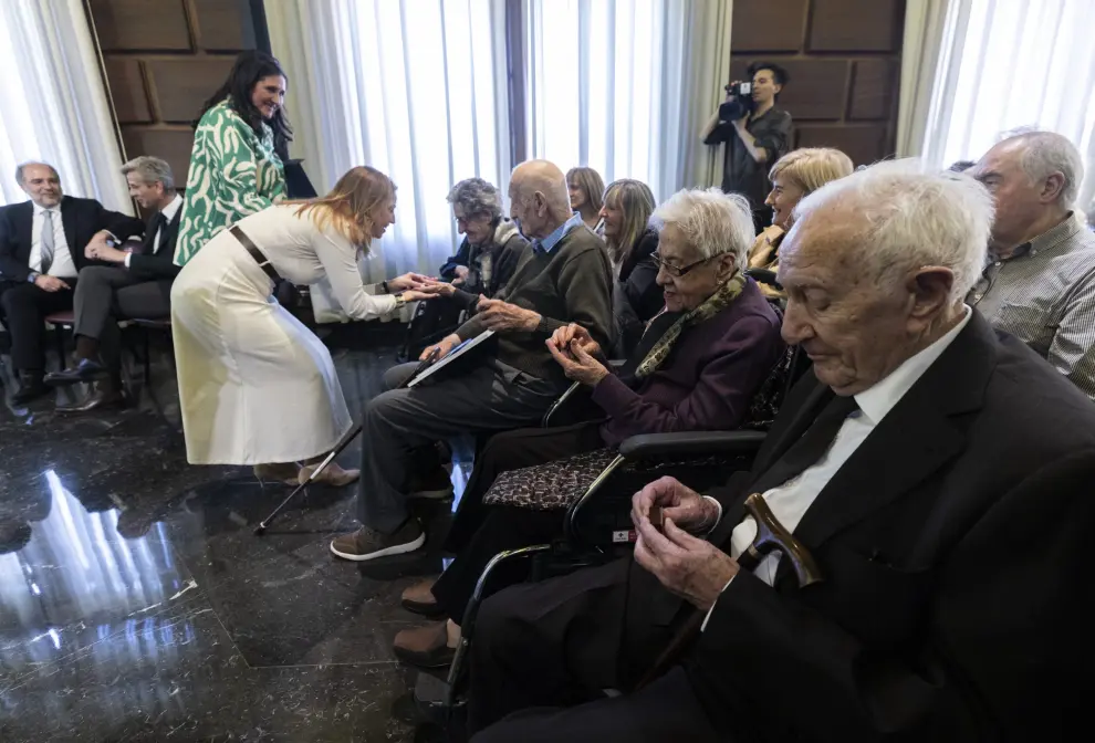Homenaje en el Ayuntamiento de Zaragoza a las personas mayores de 100 años