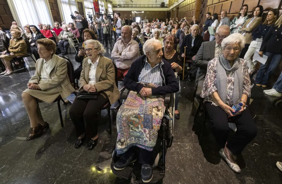 Homenaje en el Ayuntamiento de Zaragoza a las personas mayores de 100 años