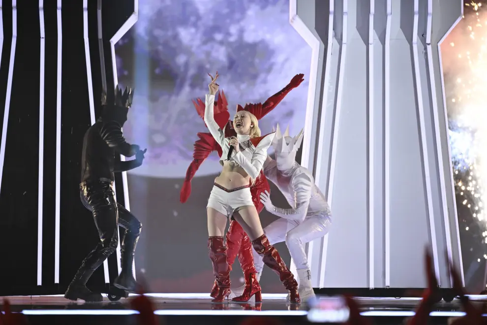 Luna representando a Polonia con la canción 'The tower' actúa durante la primera semifinal del 68º Festival de la Canción de Eurovisión (ESC) en el Malmo Arena.