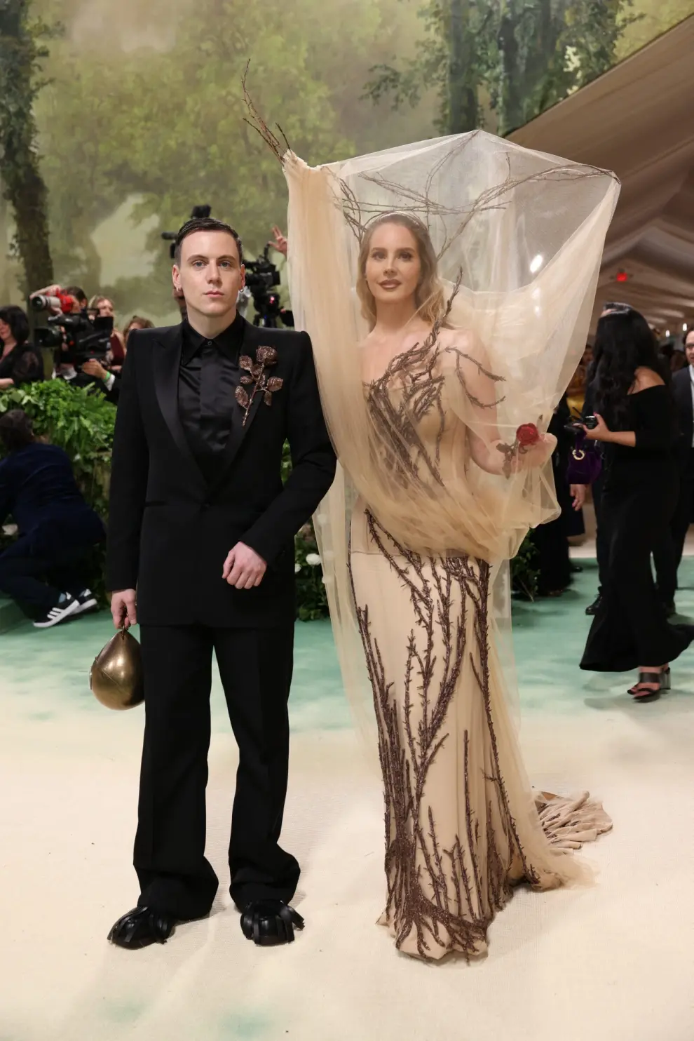 La cantante Lana del Rey y Sean McGirr en la Met Gala 2024