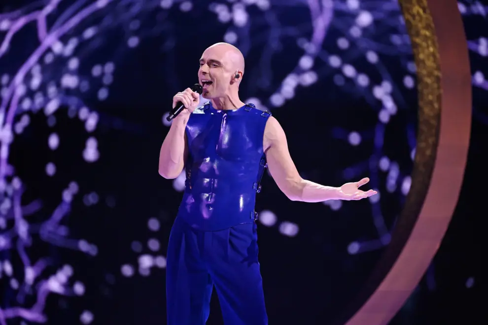 Dons representando a Letonia con la canción 'Hollow' actúa durante la segunda semifinal de la 68ª edición del Festival de la Canción de Eurovisión.
