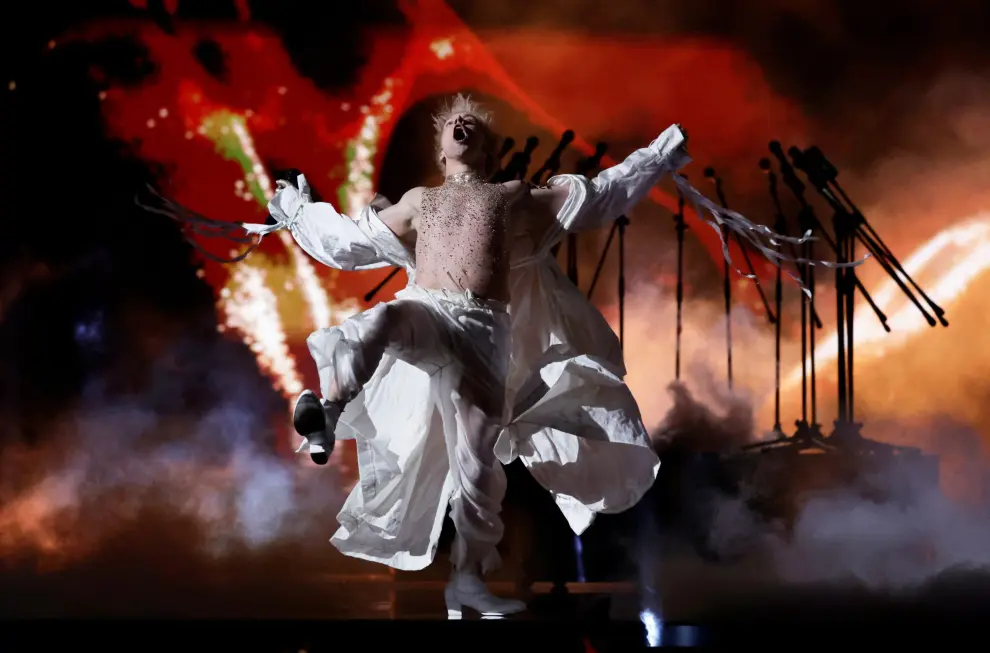 Mustii representando a Bélgica con la canción 'Before the party's over' actúa durante la segunda semifinal de la 68ª edición del Festival de Eurovisión