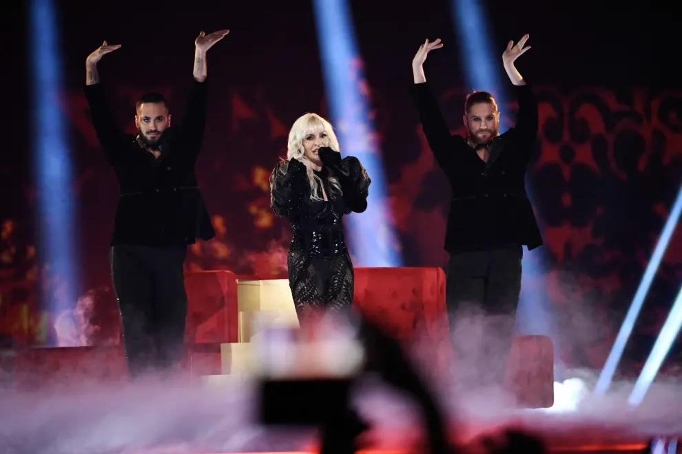 Nebulossa representando a España con la canción 'Zorra' actúa durante la segunda semifinal de la 68ª edición del Festival de Eurovisión