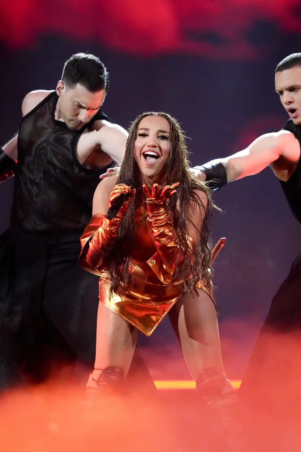 Nutsa Buzaladze de Georgia interpreta la canción Firefighter durante la segunda semifinal del Festival de Eurovisión en Malmo.
