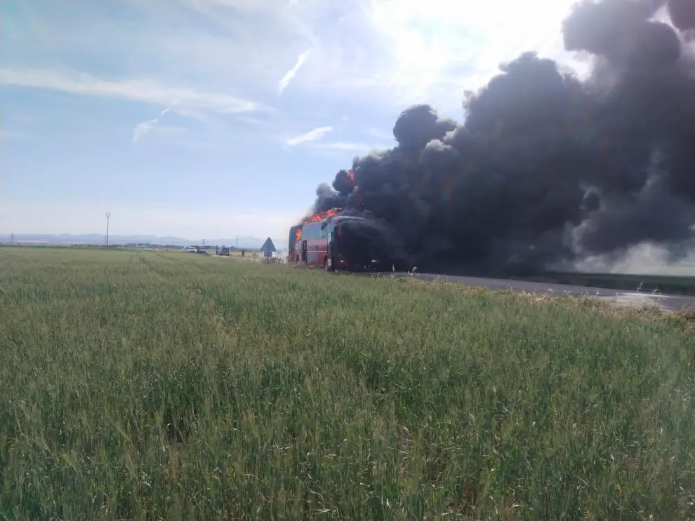 El incendio se produjo en el trayecto Tauste-Biota y en el autobús viajaban 47 pasajeros.