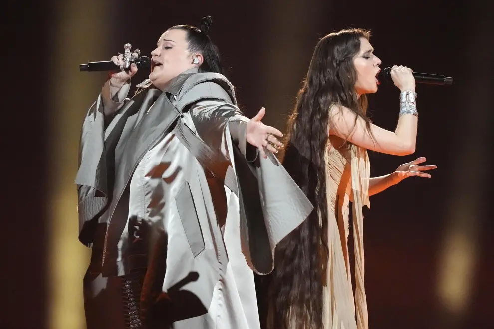 Alyona alyona & Jerry Heil of Ukraine perform the song Teresa & Maria during the Grand Final of the Eurovision Song Contest in Malmo, Sweden, Saturday, May 11, 2024. (AP Photo/Martin Meissner)

Associated Press/LaPresse