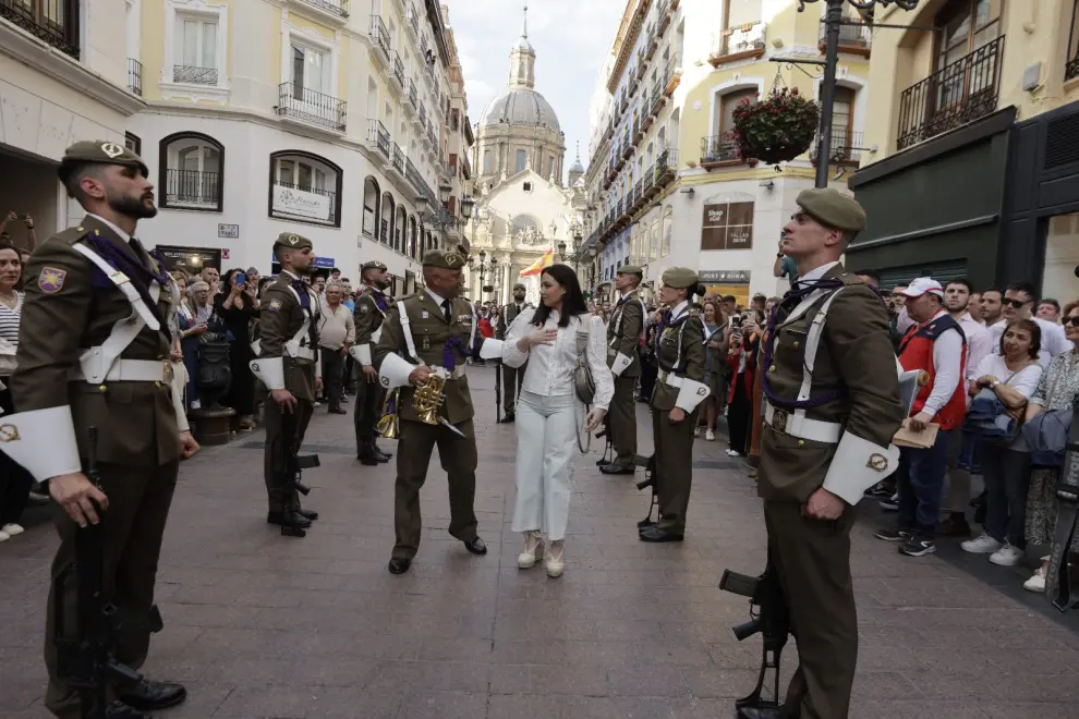 A su paso por la calle de Alfonso, numerosos ciudadanos han presenciado el momento. La marcha ha salido de las plazas de Santa Engracia (AGM), San Gregorio (Brigada Aragón) y Los Sitios (Pontoneros) para desembocar a las 20.30 en la plaza del Pilar.