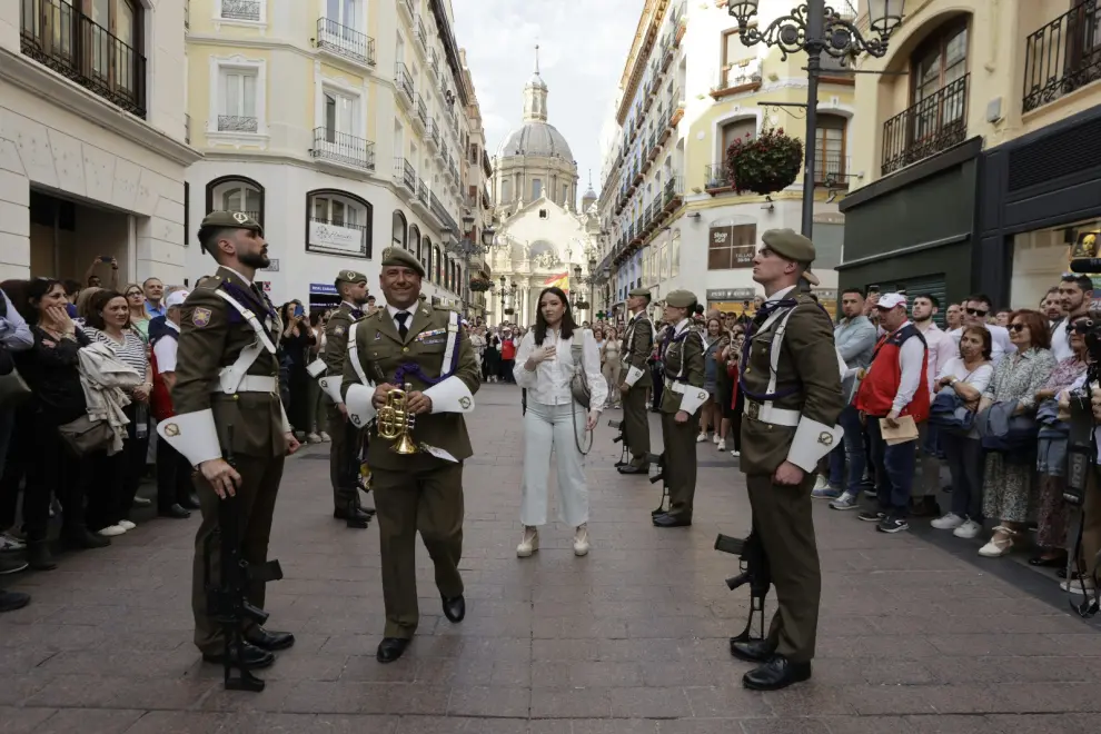 A su paso por la calle de Alfonso, numerosos ciudadanos han presenciado el momento. La marcha ha salido de las plazas de Santa Engracia (AGM), San Gregorio (Brigada Aragón) y Los Sitios (Pontoneros) para desembocar a las 20.30 en la plaza del Pilar.