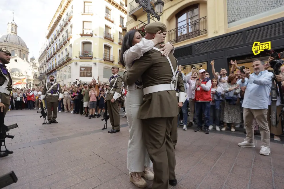 A su paso por la calle de Alfonso, numerosos ciudadanos han presenciado el momento. La marcha ha salido de las plazas de Santa Engracia (AGM), San Gregorio (Brigada Aragón) y Los Sitios (Pontoneros) para desembocar a las 20.30 en la plaza del Pilar.