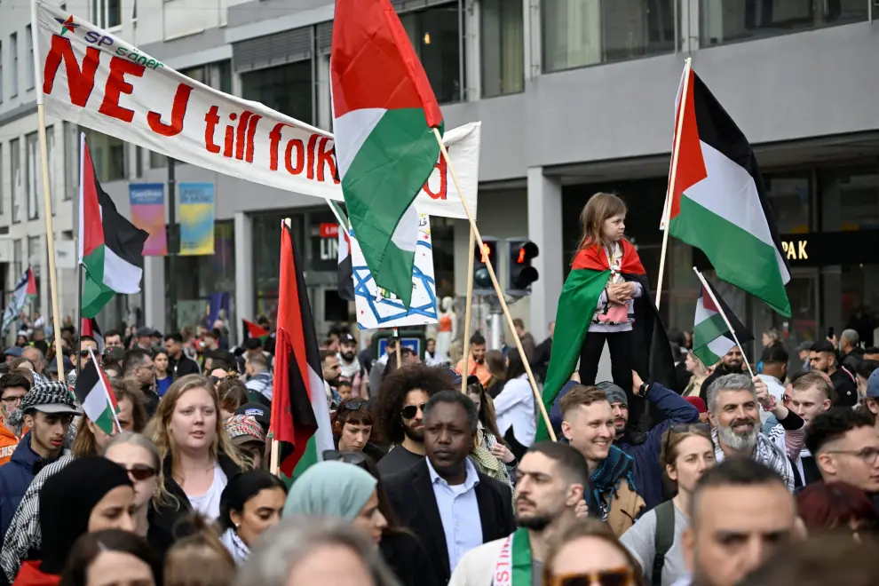 Miles de personas recorrieron este sábado las calles de Malmö (sur de Suecia), que acoge Eurovisión 2024, pidiendo la exclusión de Israel del festival y el fin de la ofensiva en Gaza horas antes de que se celebre la final del certamen.