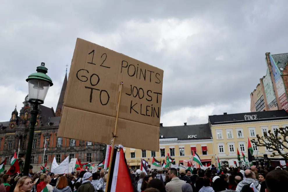 Miles de personas recorrieron este sábado las calles de Malmö (sur de Suecia), que acoge Eurovisión 2024, pidiendo la exclusión de Israel del festival y el fin de la ofensiva en Gaza horas antes de que se celebre la final del certamen.