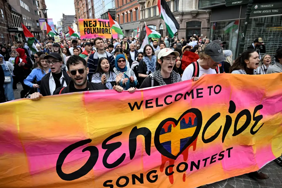 Miles de personas recorrieron este sábado las calles de Malmö (sur de Suecia), que acoge Eurovisión 2024, pidiendo la exclusión de Israel del festival y el fin de la ofensiva en Gaza horas antes de que se celebre la final del certamen.