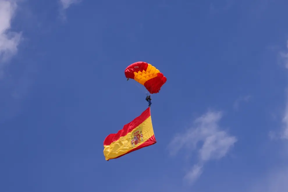 Solemne izado de bandera del Ejército del Aire y del Espacio en la plaza del Pilar de Zaragoza