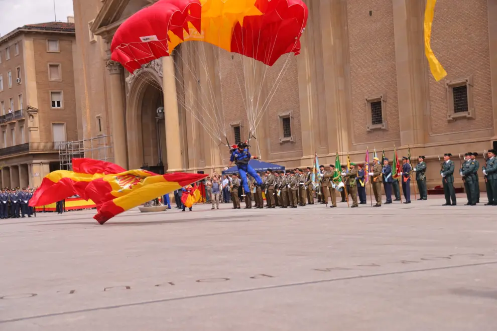 Solemne izado de bandera del Ejército del Aire y del Espacio en la plaza del Pilar de Zaragoza