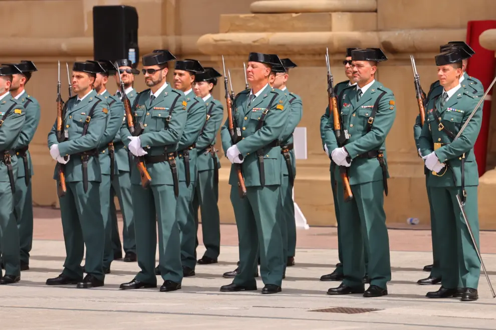 Solemne izado de bandera del Ejército del Aire y del Espacio en la plaza del Pilar de Zaragoza