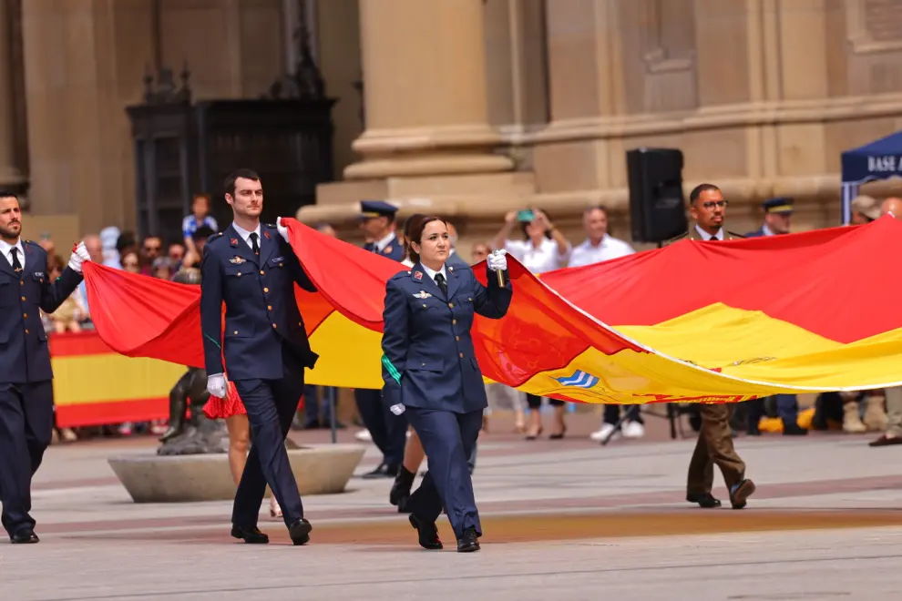 Solemne izado de bandera del Ejército del Aire y del Espacio en la plaza del Pilar de Zaragoza